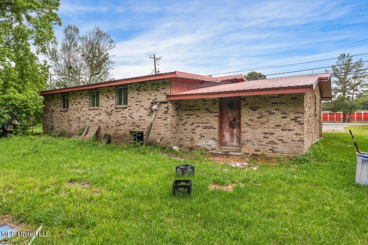 8268 Woolmarket Road Biloxi, MS 39532 - Photo 4 of 5 rear1