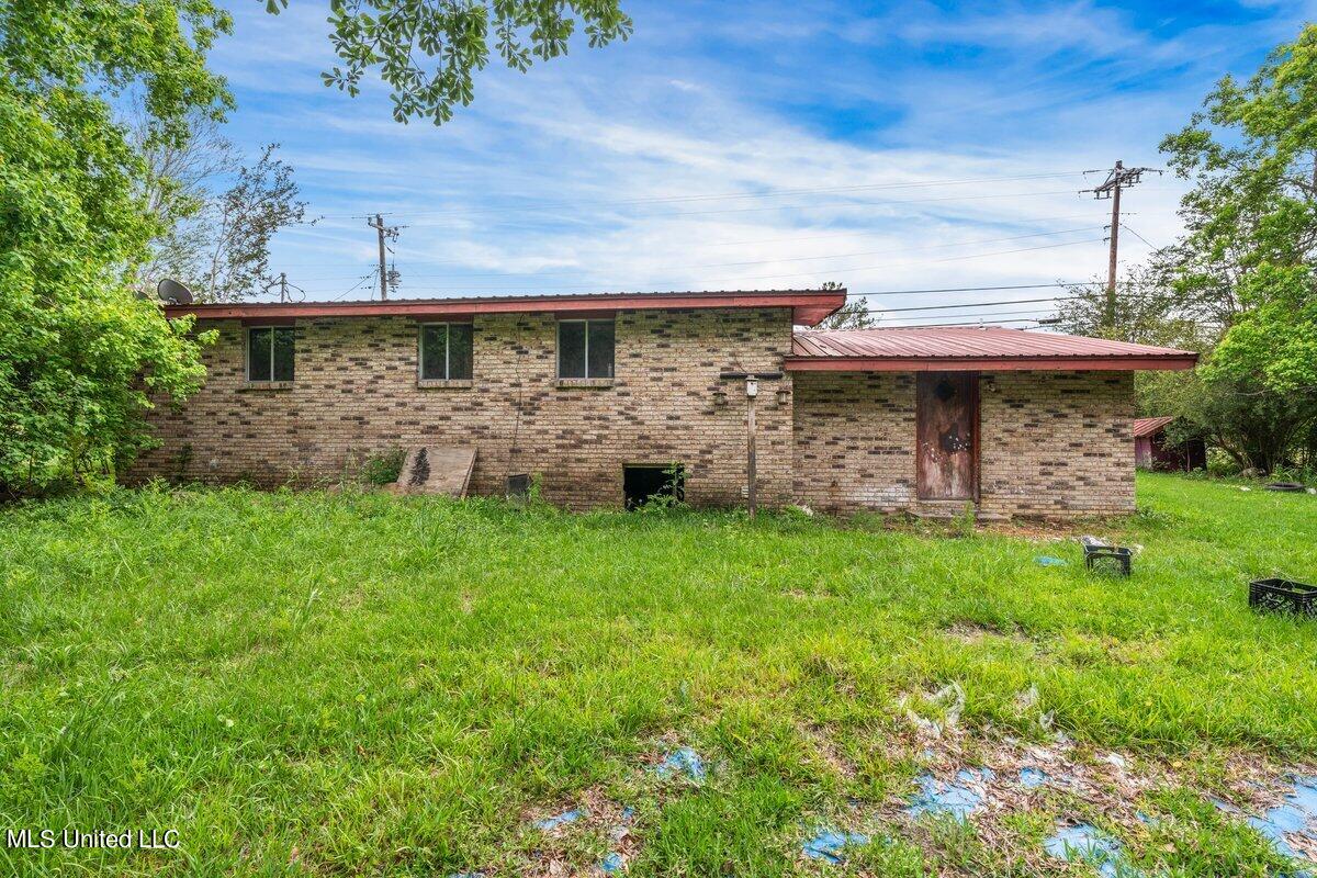 8268 Woolmarket Road Biloxi, MS 39532 - Photo 5 of 5 rear2