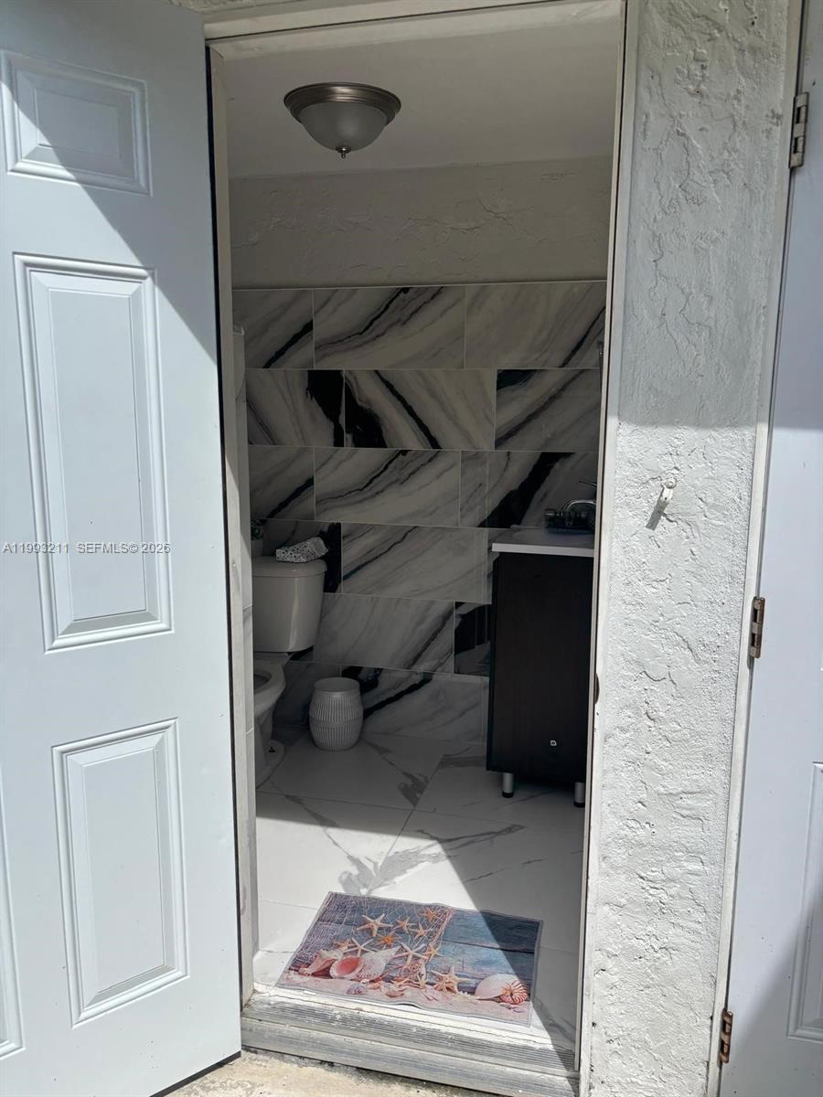 12219 Southwest 249th Street Homestead, FL 33032 - Photo 8 of 36