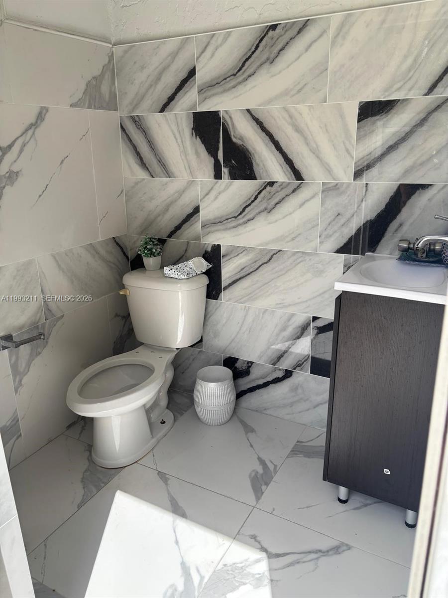 12219 Southwest 249th Street Homestead, FL 33032 - Photo 9 of 36