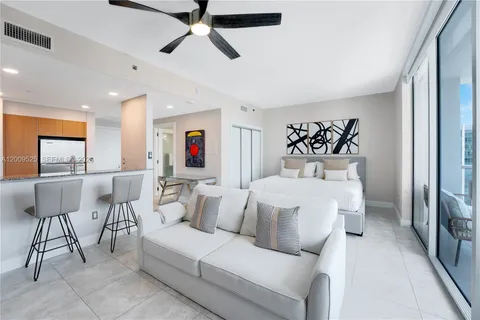 $2,900 | 1060 Brickell Avenue, Unit 3209, Miami, FL 33131