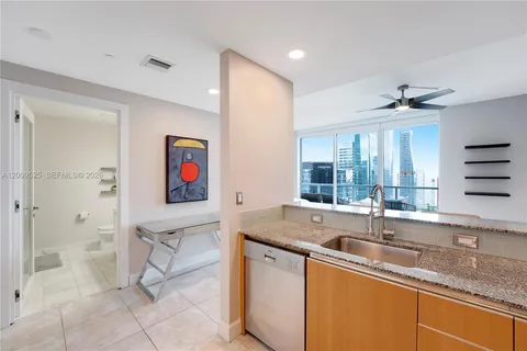 $2,900 | 1060 Brickell Avenue, Unit 3209, Miami, FL 33131