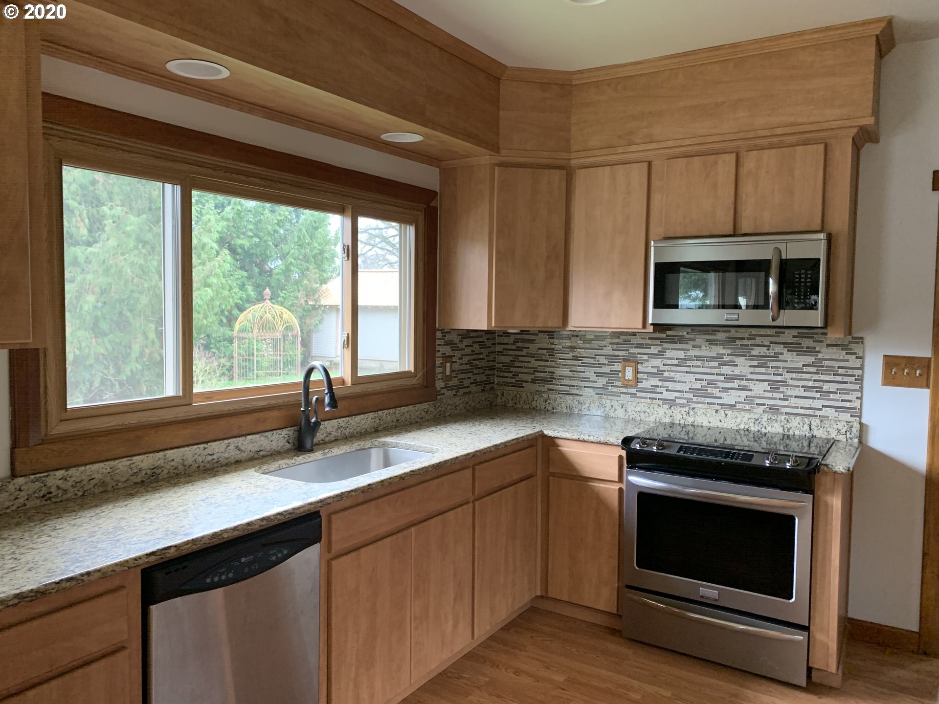 3156 Talbot Road South Jefferson, OR 97352 - Photo 2 of 26