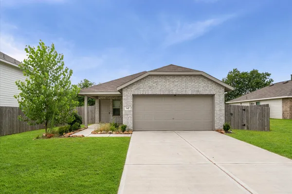 $1,900 | 347 Riverwood Village Lane, Sealy, TX 77474