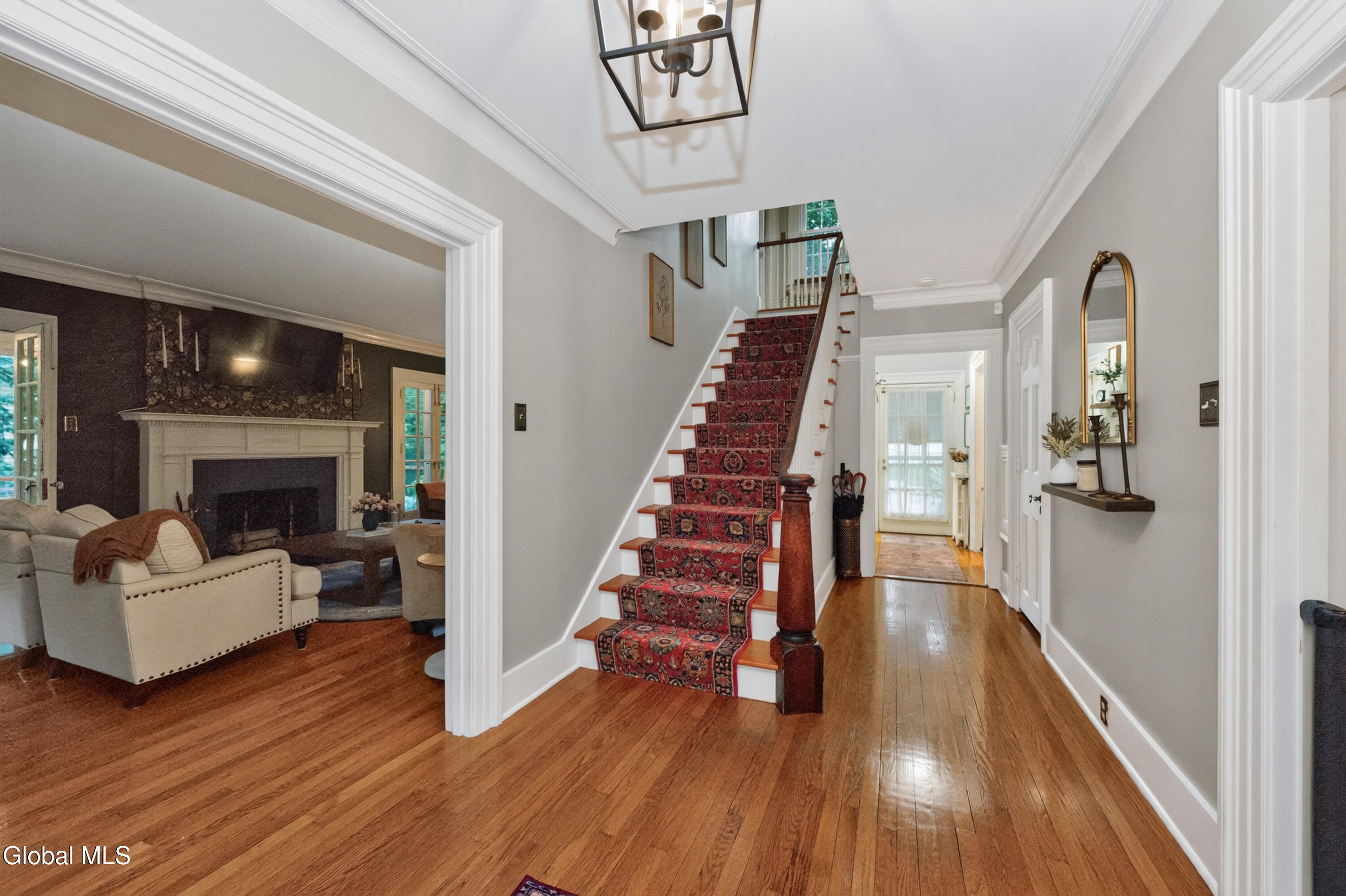 4 Sunnyside Road Scotia, NY 12302 - Photo 7 of 59 1 Entryway 2
