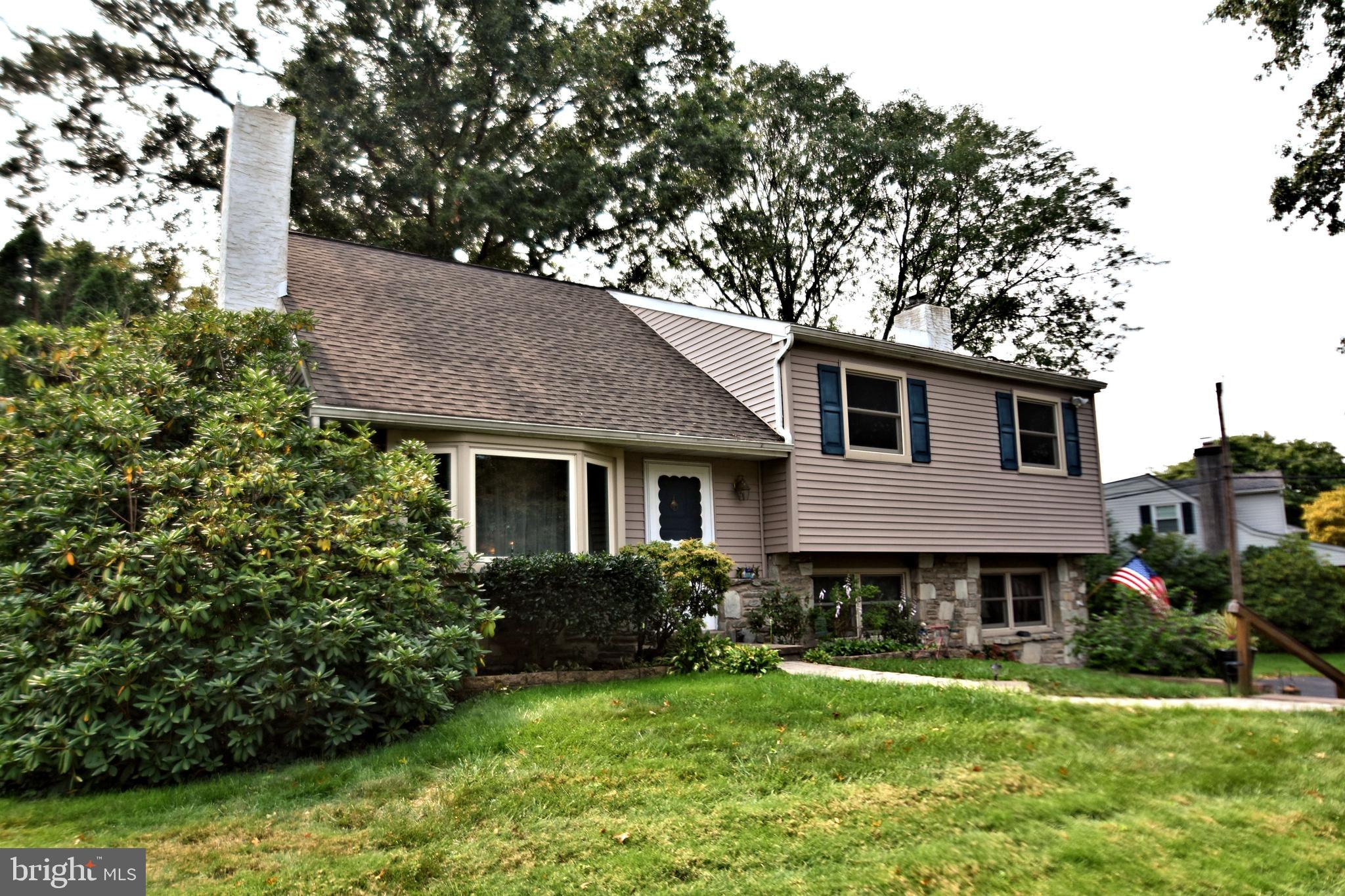 102 Devon Road Chalfont, PA 18914 - Photo 3 of 29 Nicely landscaped