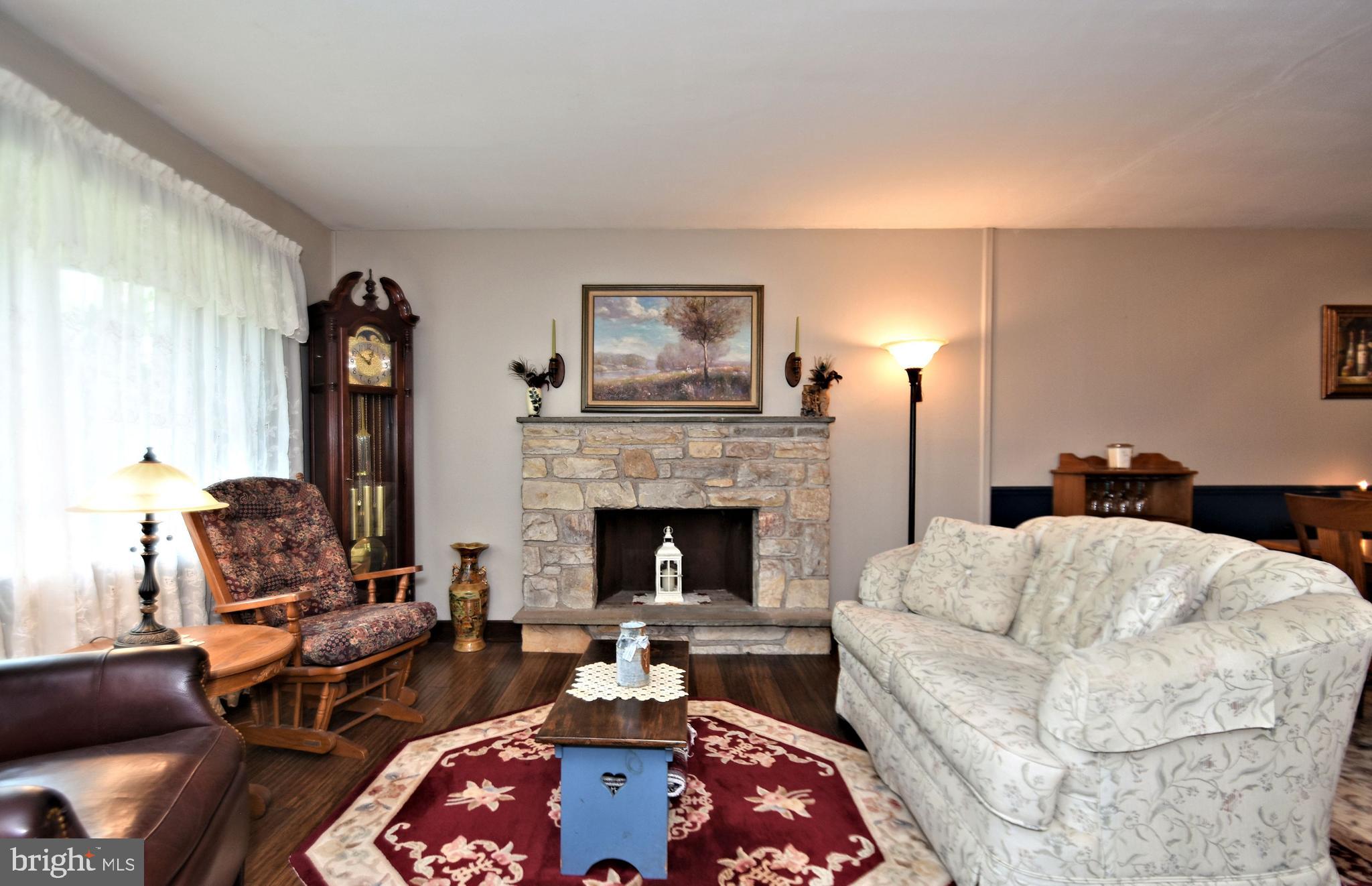 102 Devon Road Chalfont, PA 18914 - Photo 4 of 29 Living room