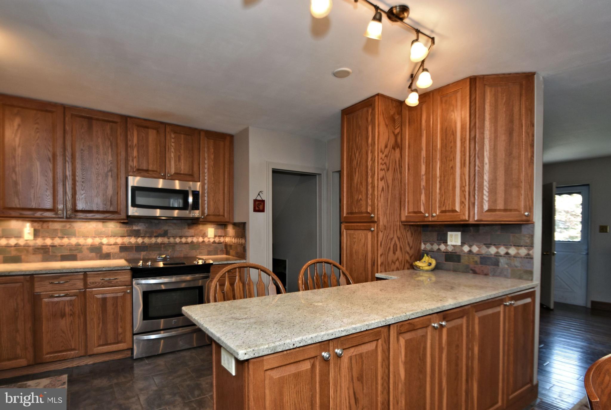 102 Devon Road Chalfont, PA 18914 - Photo 8 of 29 Breakfast bar