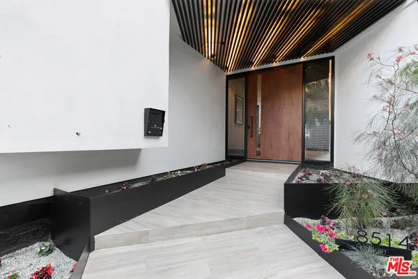 a view of entryway and hall