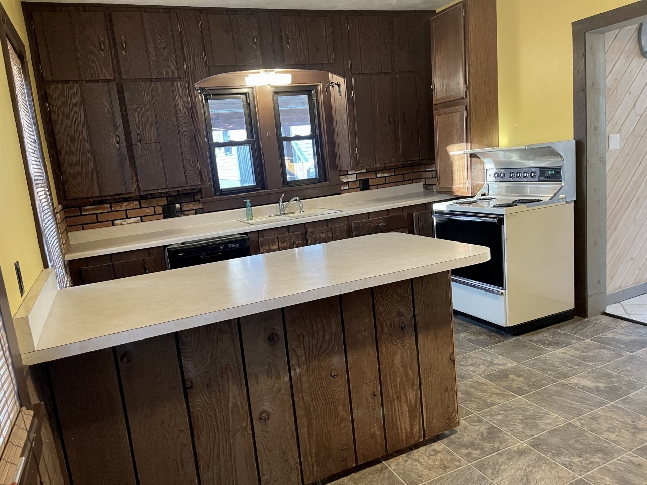 100 West Iowa Street Spring Valley, IL 61362 - Photo 4 of 19 Gallery Image 4