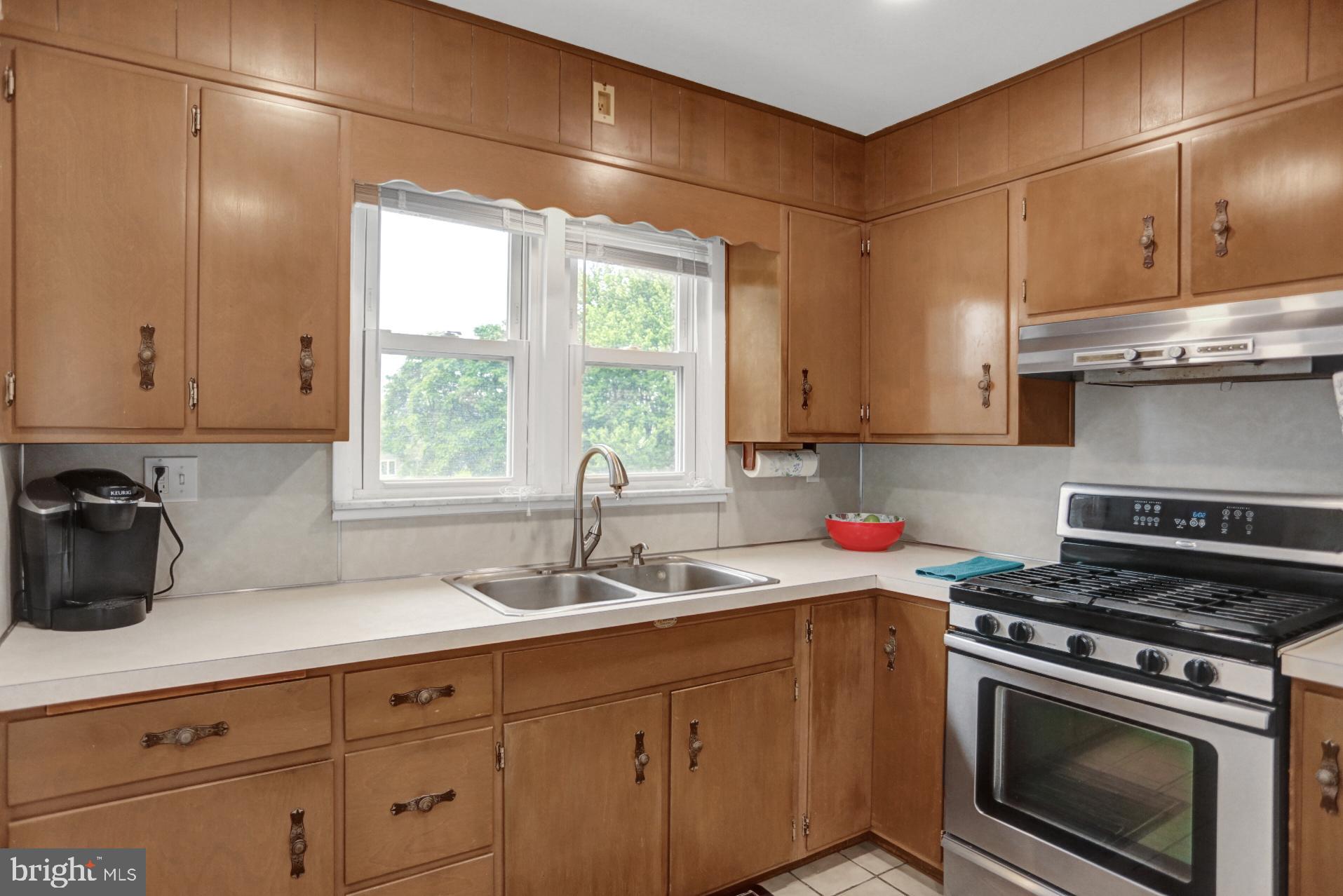 1324 Scott Street Reading, PA 19607 - Photo 16 of 42 Nice wood cabintery