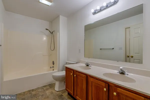 $279,900 | 4 Acorn Boulevard, Lancaster, PA 17602
