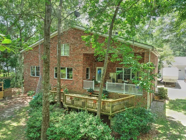 $850,000 | 184 Burbank, Cross, SC 29436