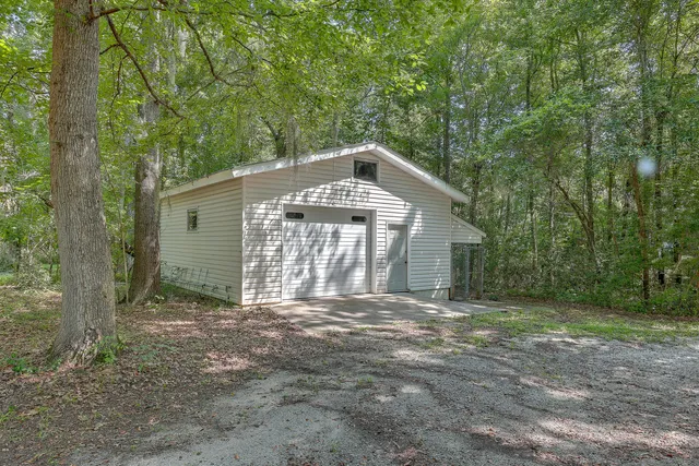 $850,000 | 184 Burbank, Cross, SC 29436