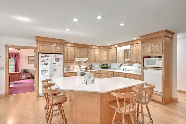 $850,000 | 184 Burbank, Cross, SC 29436