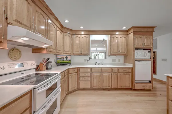 $850,000 | 184 Burbank, Cross, SC 29436