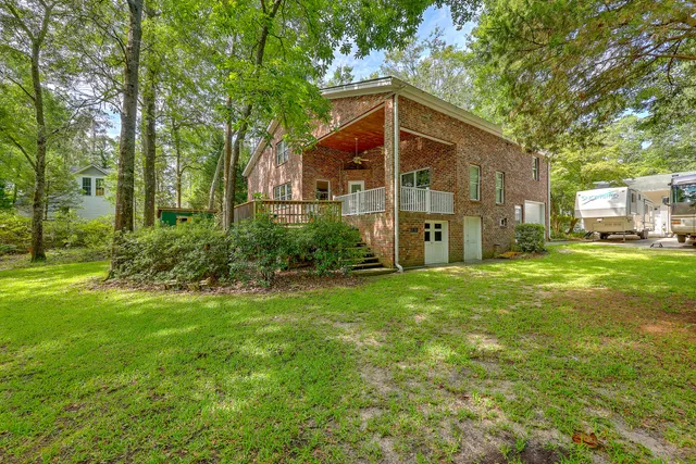 $850,000 | 184 Burbank, Cross, SC 29436