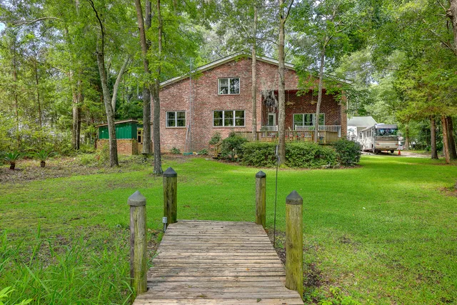 $850,000 | 184 Burbank, Cross, SC 29436