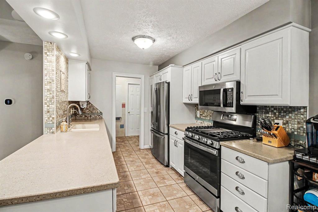 5183 North Owosso Road Fowlerville, MI 48836 - Photo 11 of 27