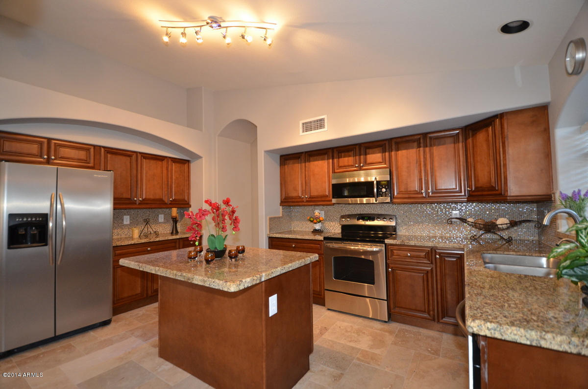 4725 East Jaeger Road Phoenix, AZ 85050 - Photo 2 of 23 Large Kitchen