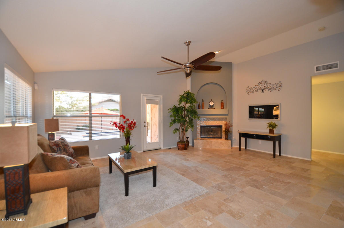 4725 East Jaeger Road Phoenix, AZ 85050 - Photo 3 of 23 Family Room