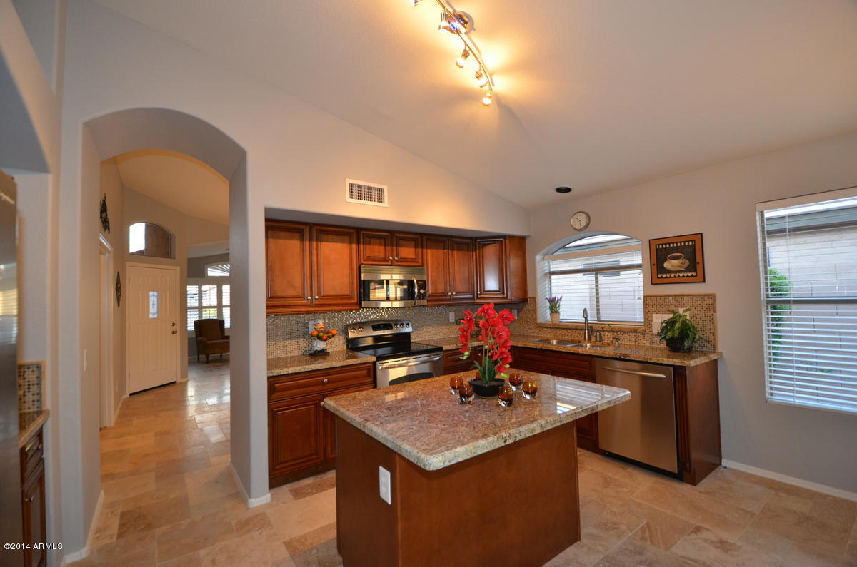 4725 East Jaeger Road Phoenix, AZ 85050 - Photo 5 of 23 Kitchen