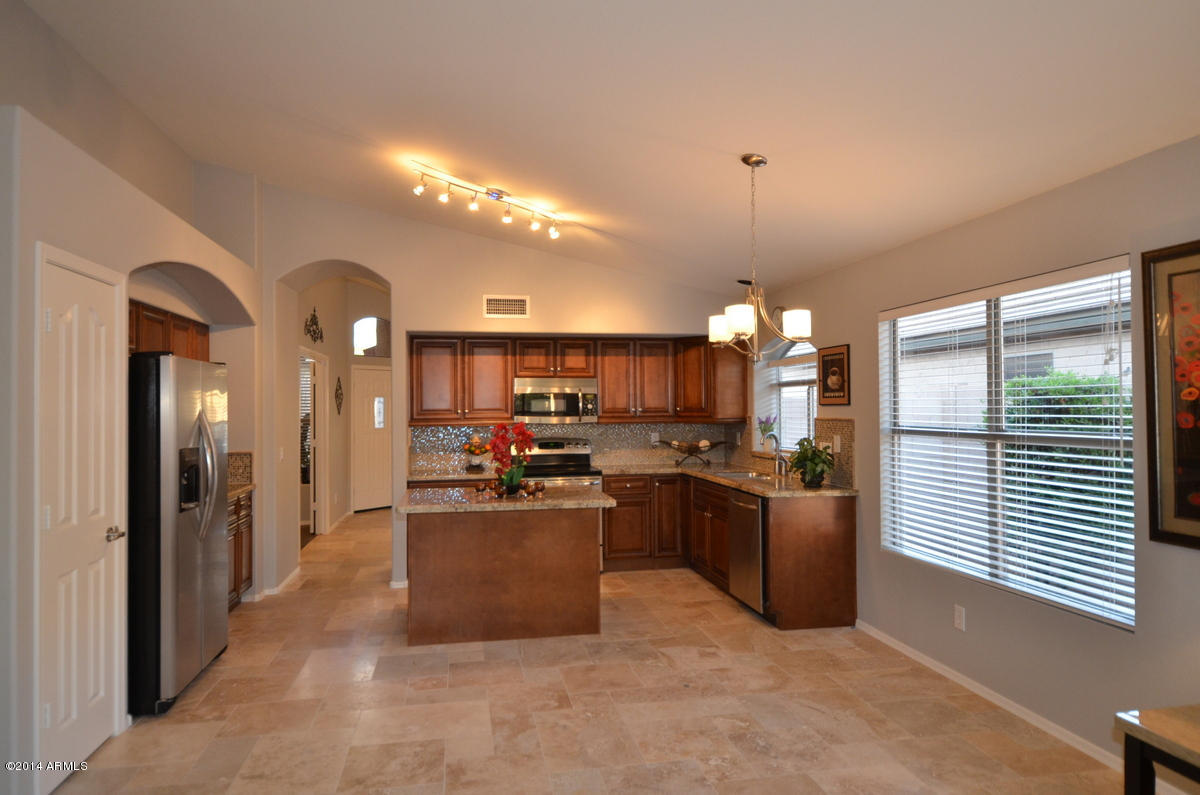 4725 East Jaeger Road Phoenix, AZ 85050 - Photo 6 of 23 Kitchen Eating Area - Kitchen