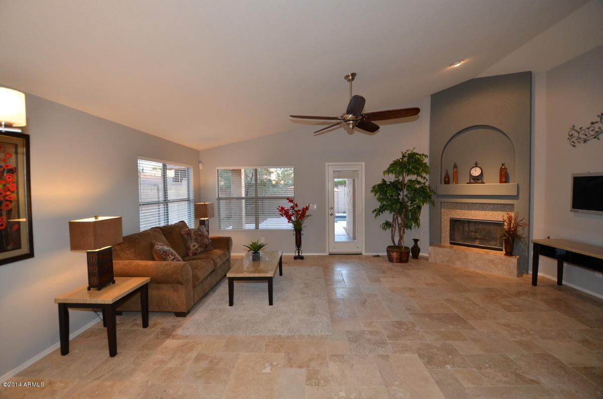 4725 East Jaeger Road Phoenix, AZ 85050 - Photo 7 of 23 Family Room - View 2