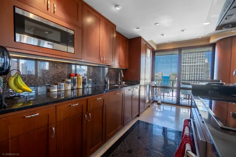 $3,000,000 | 111 West Maple Street, Unit 34023404, Chicago, IL 60610