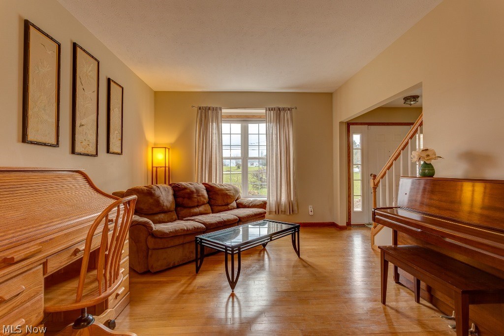 9866 Bainbridge Road Chagrin Falls, OH 44023 - Photo 4 of 32 Gallery Image 4