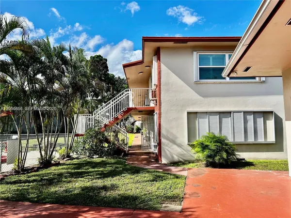 $1,800 | Highland Garden, Hollywood, FL 33020