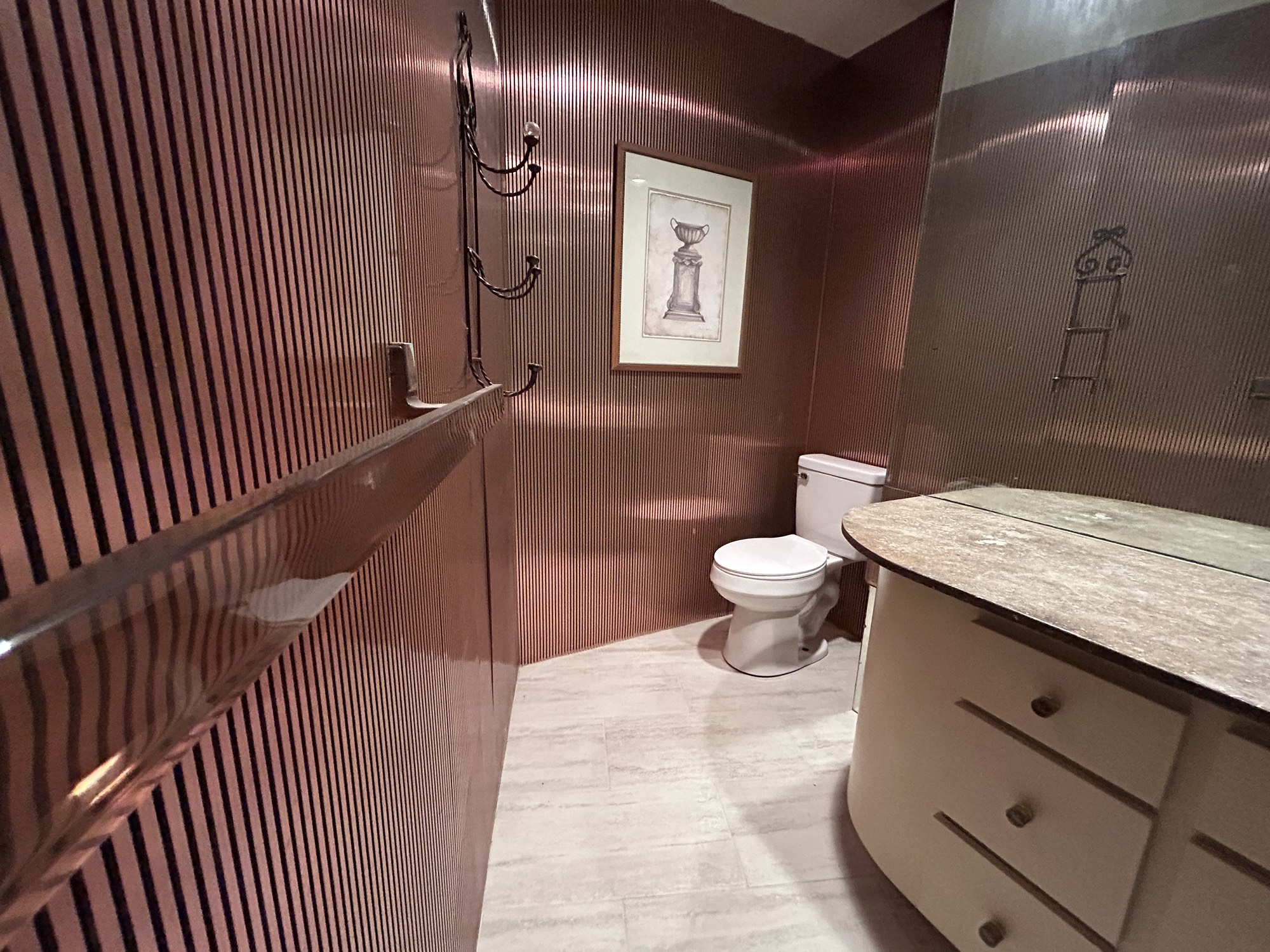 108 Timberlake Court Borger, TX 79007 - Photo 14 of 42 Guest Bath room