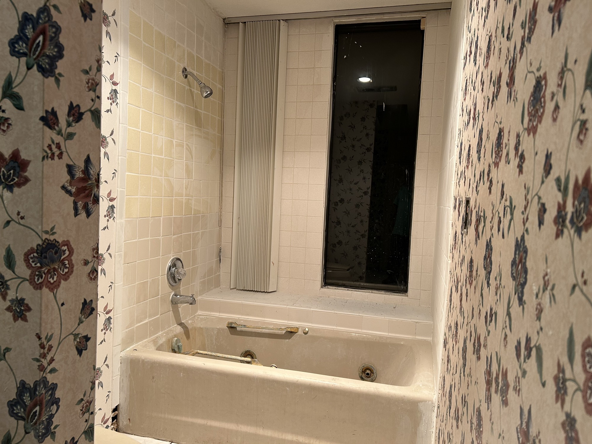 108 Timberlake Court Borger, TX 79007 - Photo 30 of 42 Bath Room II