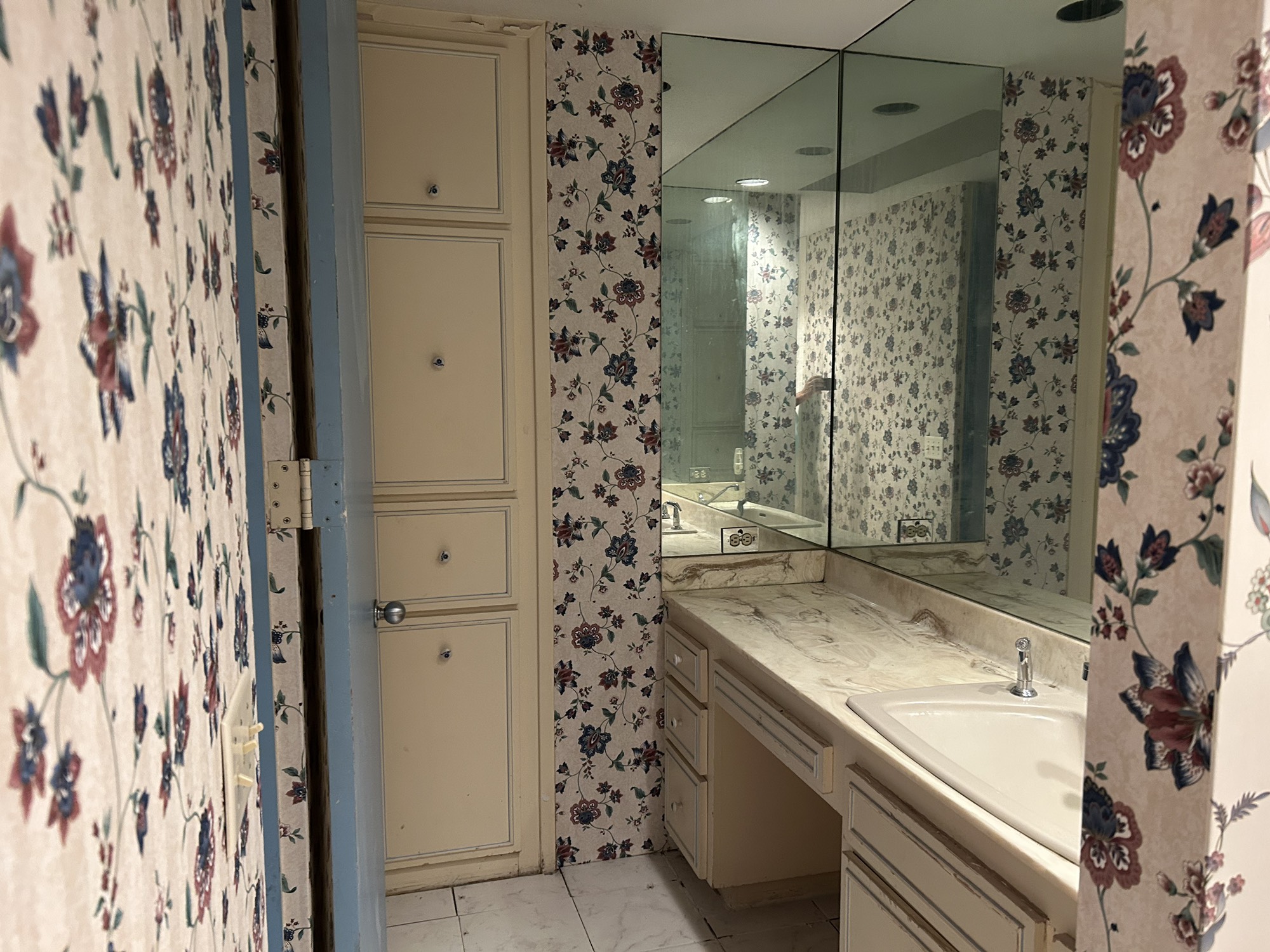 108 Timberlake Court Borger, TX 79007 - Photo 31 of 42 Bath Room II