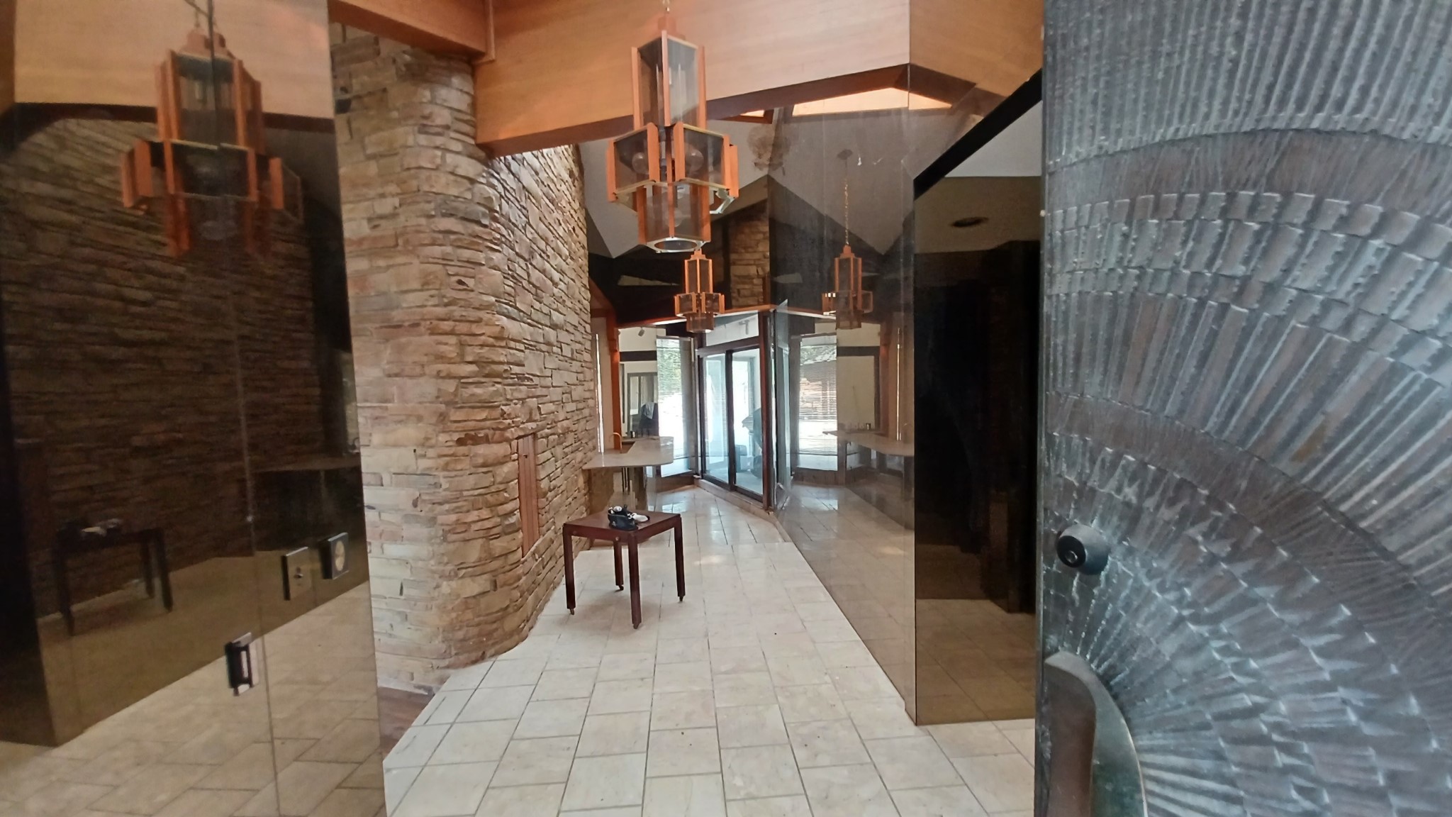 108 Timberlake Court Borger, TX 79007 - Photo 5 of 42 Main Entrance, Mirror Walls