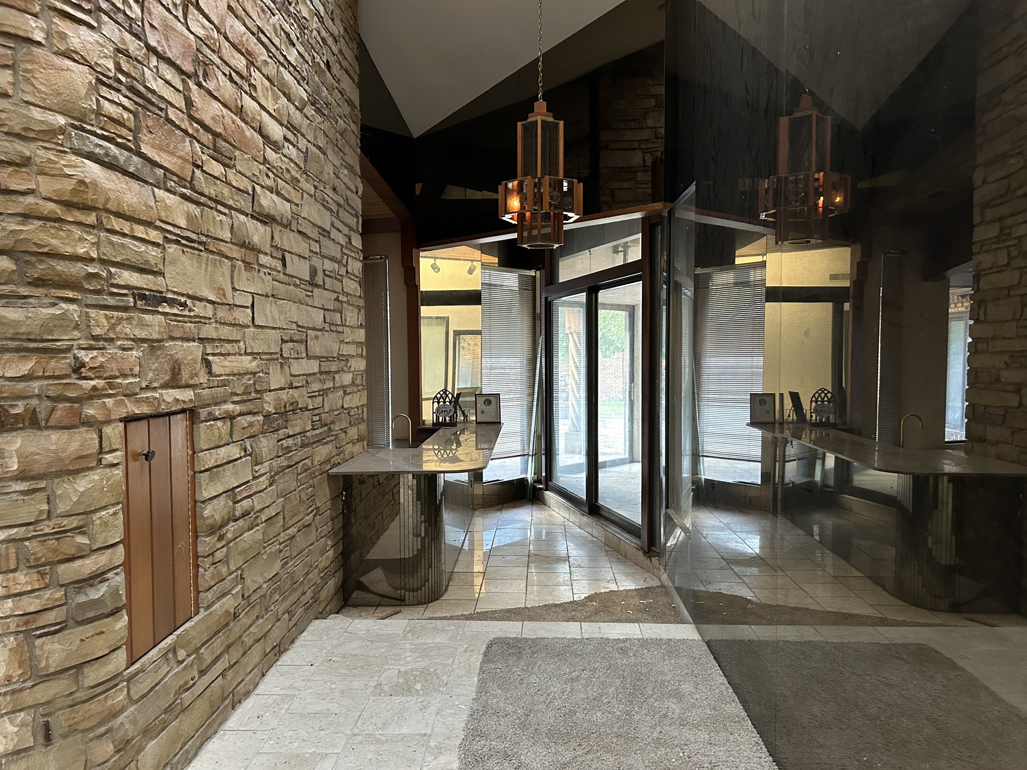 108 Timberlake Court Borger, TX 79007 - Photo 6 of 42 Bar View Main Entrance