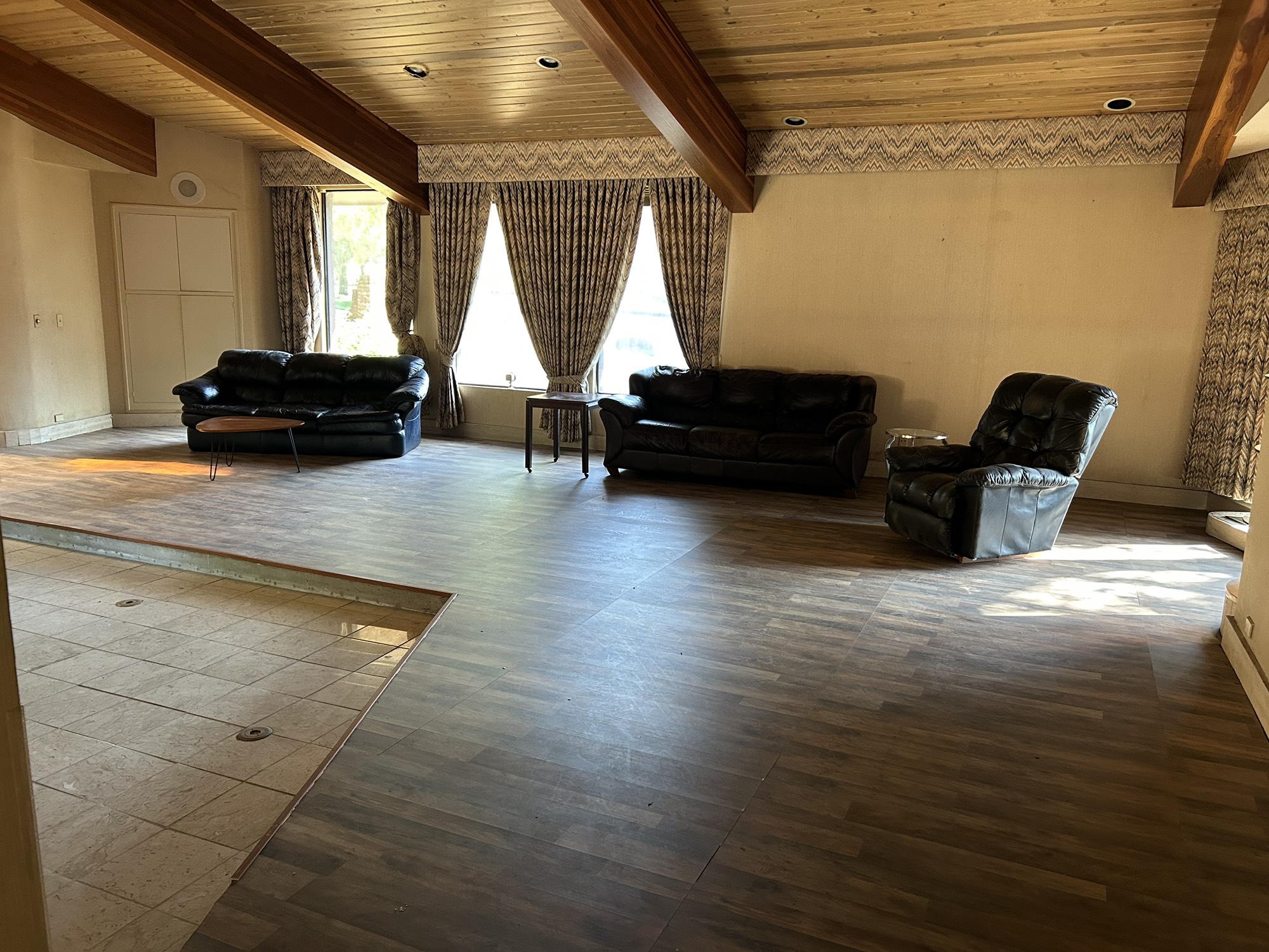 108 Timberlake Court Borger, TX 79007 - Photo 8 of 42 Living Room Wood Ceiling