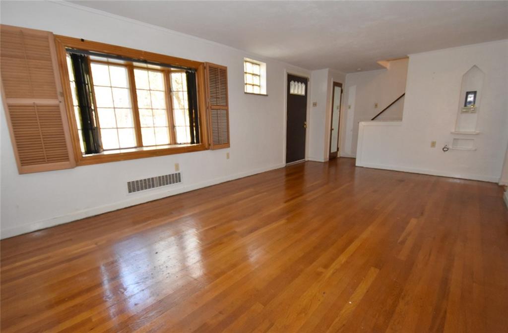 297 Greenlee Road Pittsburgh, PA 15227 - Photo 3 of 17 Gallery Image 3