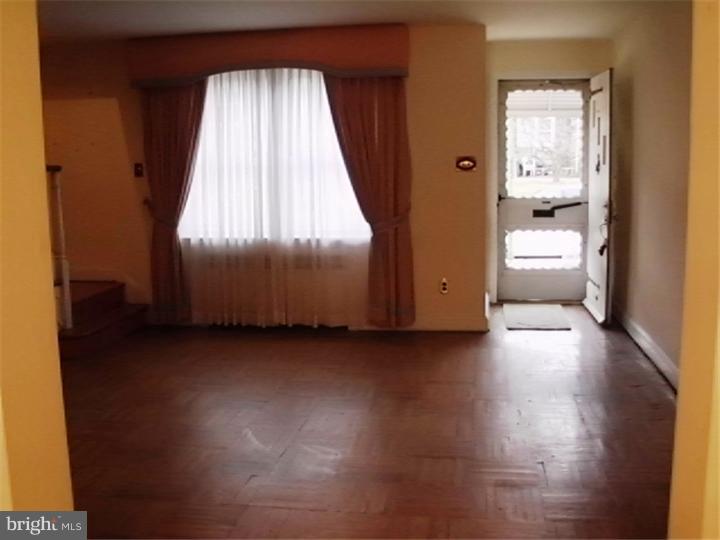 108 Green Valley Road Upper Darby, PA 19082 - Photo 3 of 22 Living Room