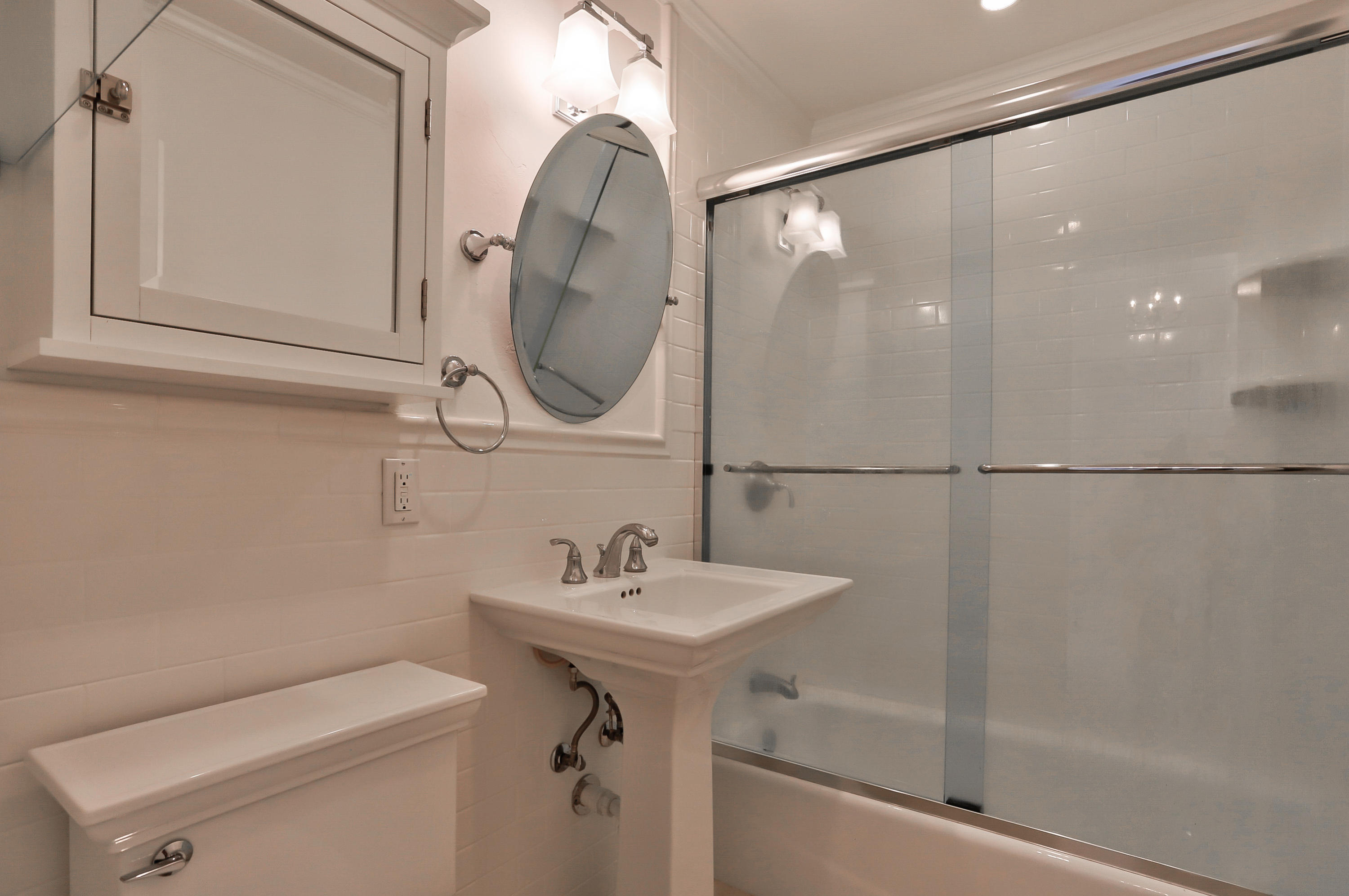255 Pilgrim Road West Palm Beach, FL 33405 - Photo 9 of 19 Bathroom