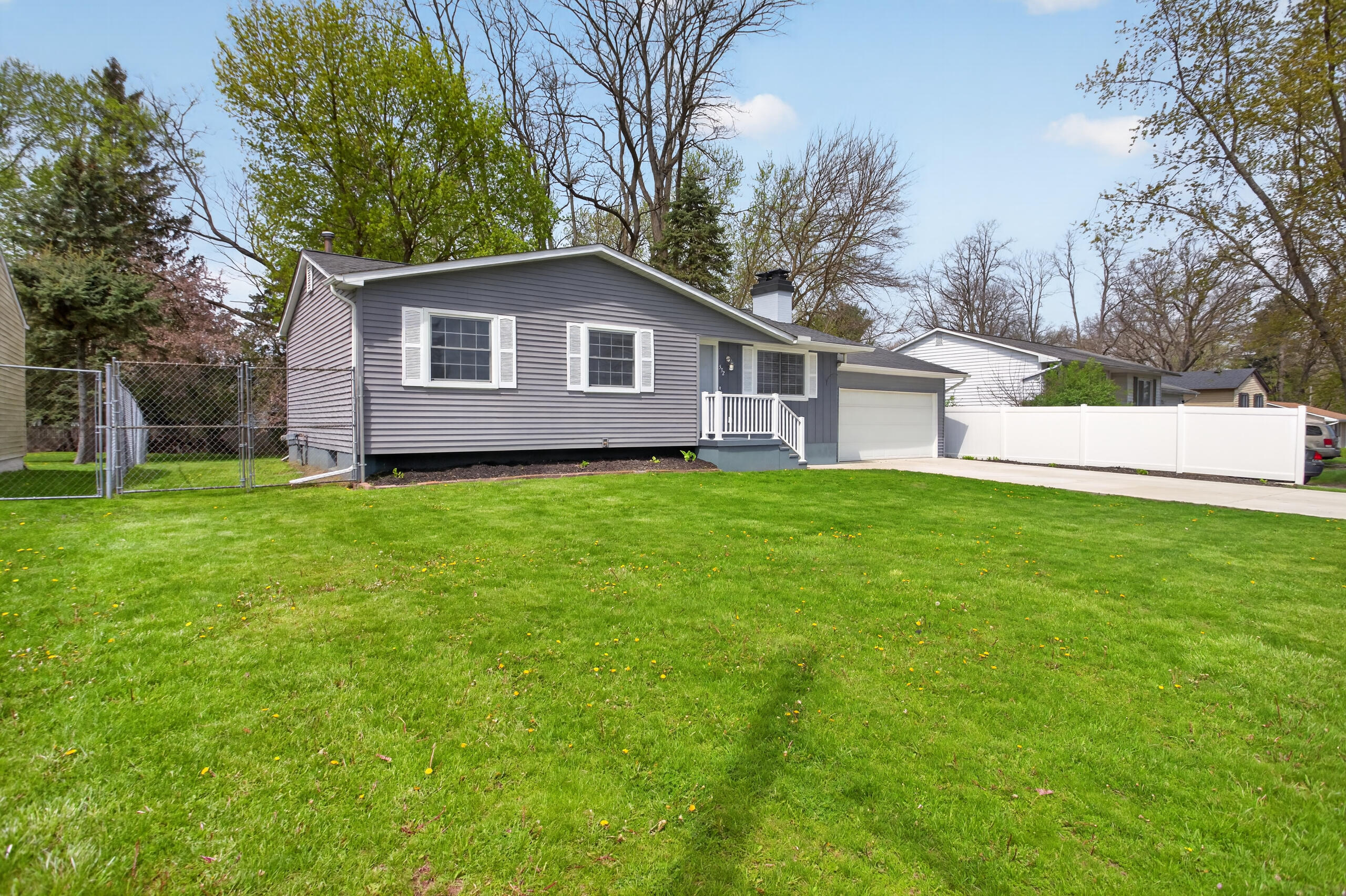 532 Robinson Road Jackson, MI 49203 - Photo 3 of 42 004_0N0A7225