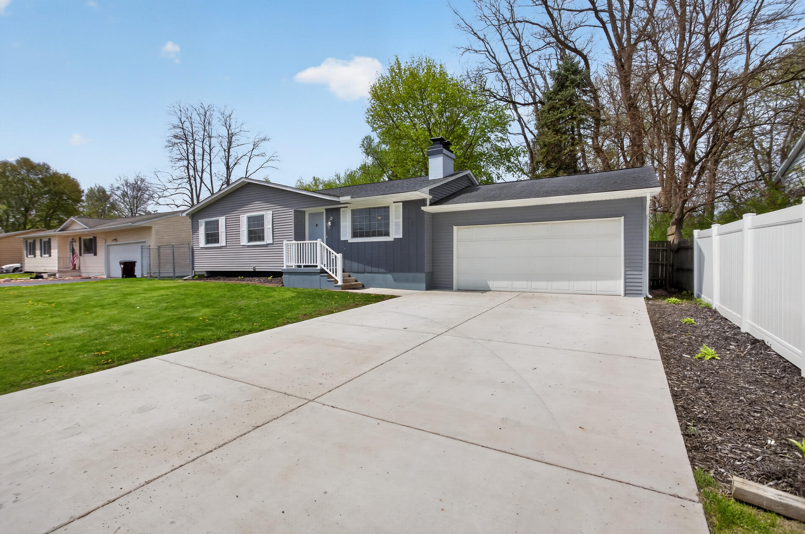 532 Robinson Road Jackson, MI 49203 - Photo 4 of 42 001_0N0A7219
