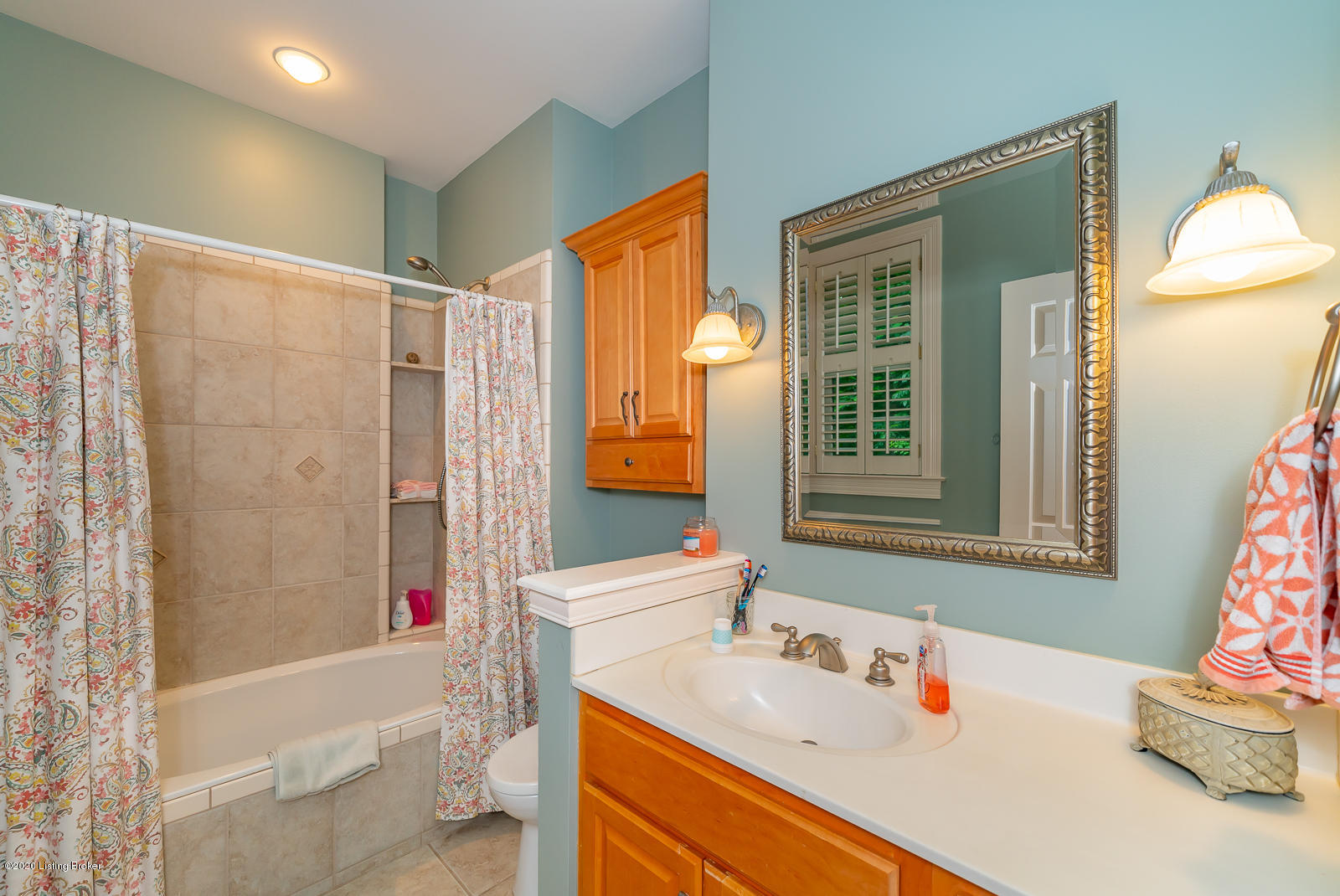 170 Ridgewood Drive Pewee Valley, KY 40056 - Photo 46 of 98 Private bath for first floor bedroom