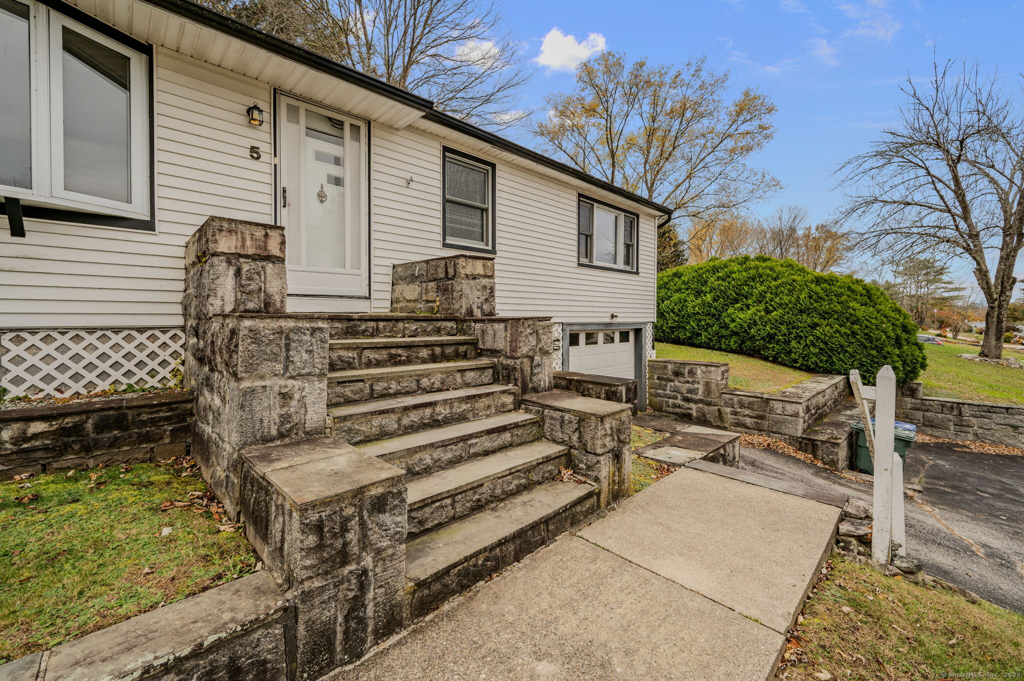 5 Arrowhead Drive Ledyard, CT 06339 - Photo 4 of 27