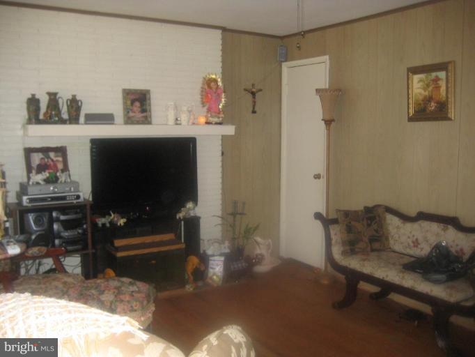 9329 Riggs Road Adelphi, MD 20783 - Photo 4 of 8 Apartment Living Room