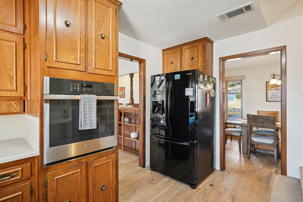840 Ridge Drive Bedford, TX 76021 - Photo 14 of 40 Stainless steel oven.