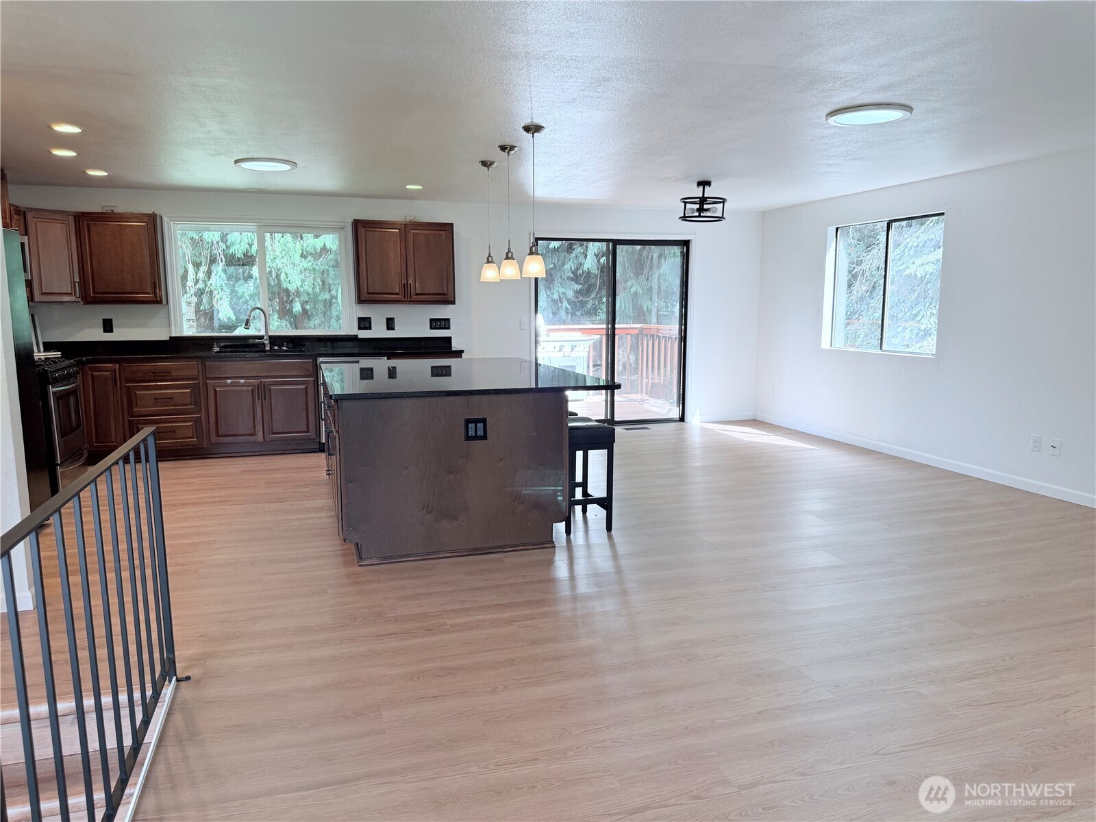 904 North Waugh Road Mount Vernon, WA 98273 - Photo 14 of 40