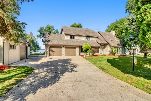 $1,495,000 | 11494 Ravenswood Beach Road, Detroit Lakes, MN 56501