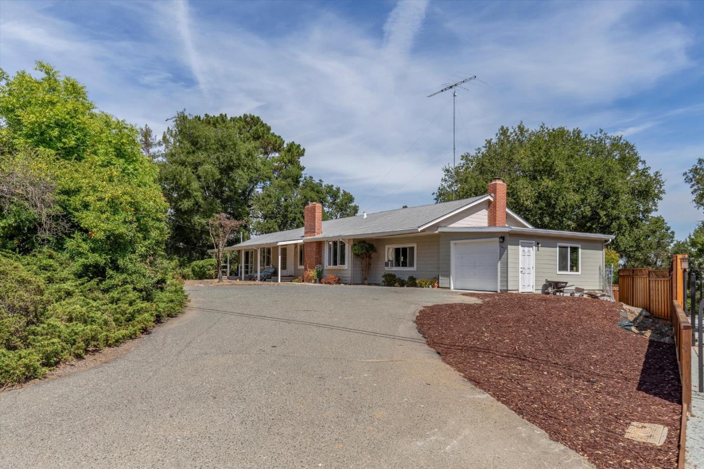 20615 Leonard Road Saratoga, CA 95070 - Photo 4 of 29 Gallery Image 4
