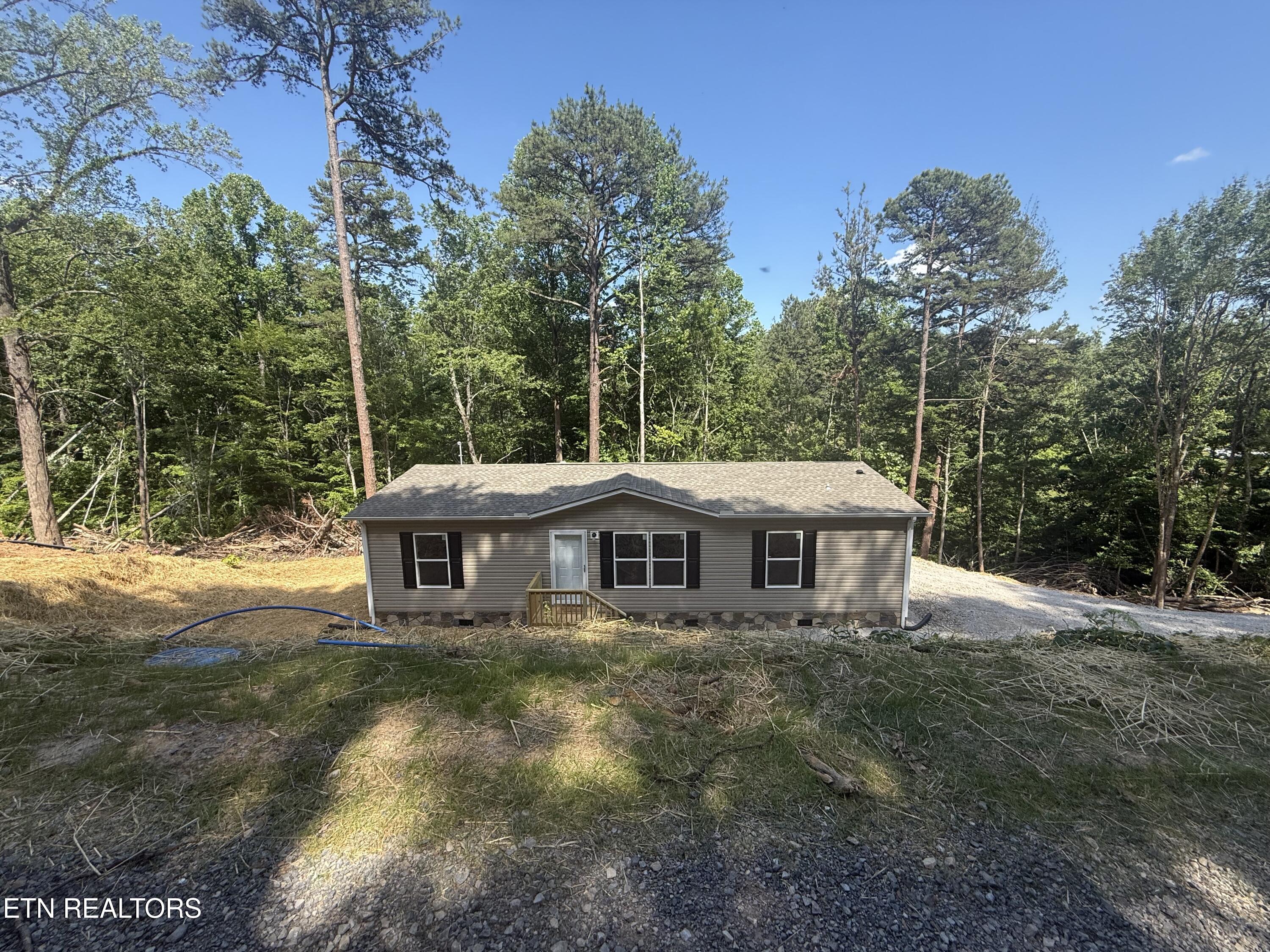 355 Michaels Way Newport, TN 37821 - Photo 2 of 58 IMG_8928